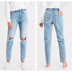 AMERICAN EAGLE Mom Jean Distressed Ripped Knee Y15